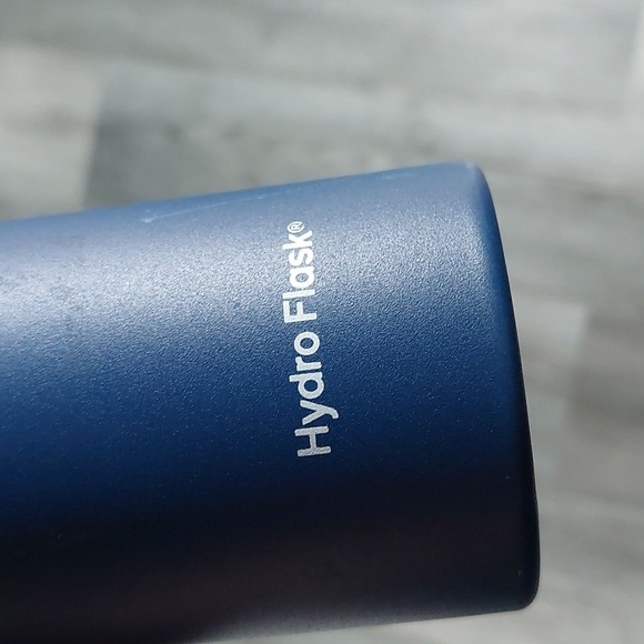 Hydro Flask Navy Blue EUC - Picture 3 of 4